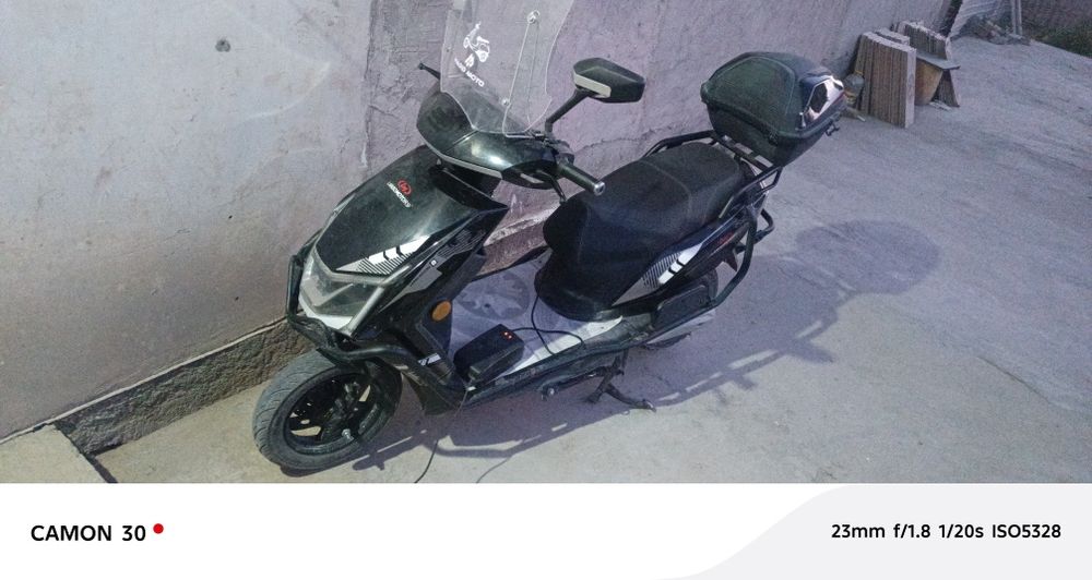 Elektron skuter moped