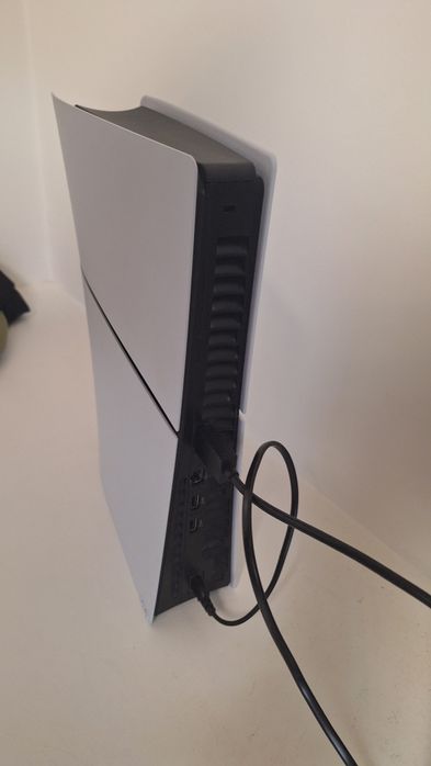 Ps5 Digital 825GB aproape nou + Controler + casti mici gaming.