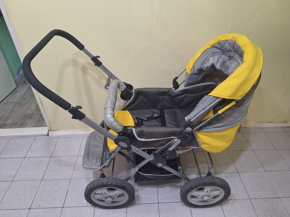 Продавам бебешка количка "Чиполино"