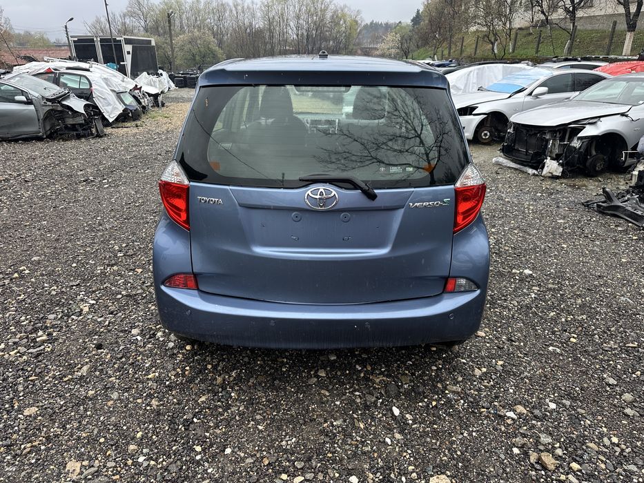 Toyota Verso S Тойота Версо С 1.33vvti 98 кс CVT На части!