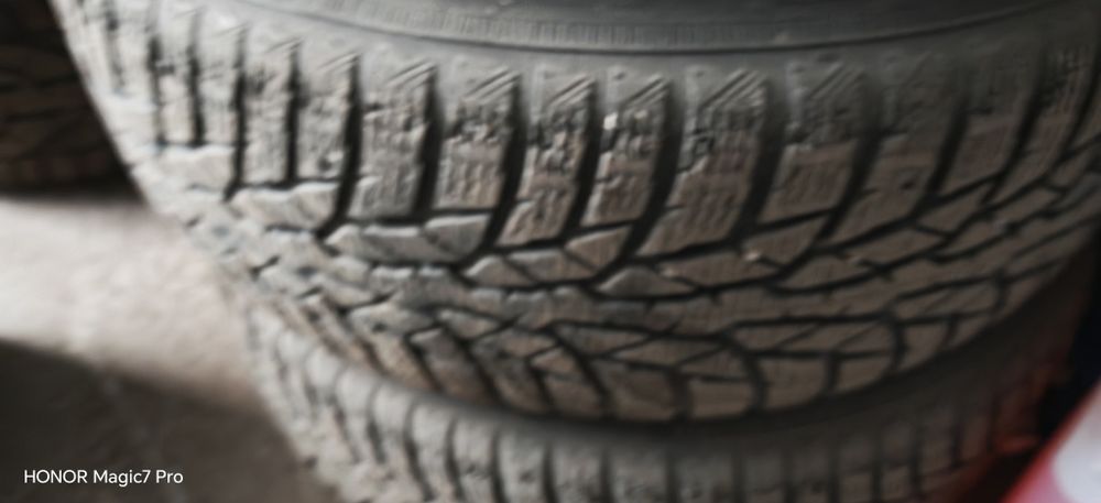 Vând jante r16 cu anvelope Nokia iarnă