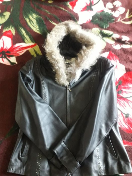 Продам кожаную укороченную куртку.