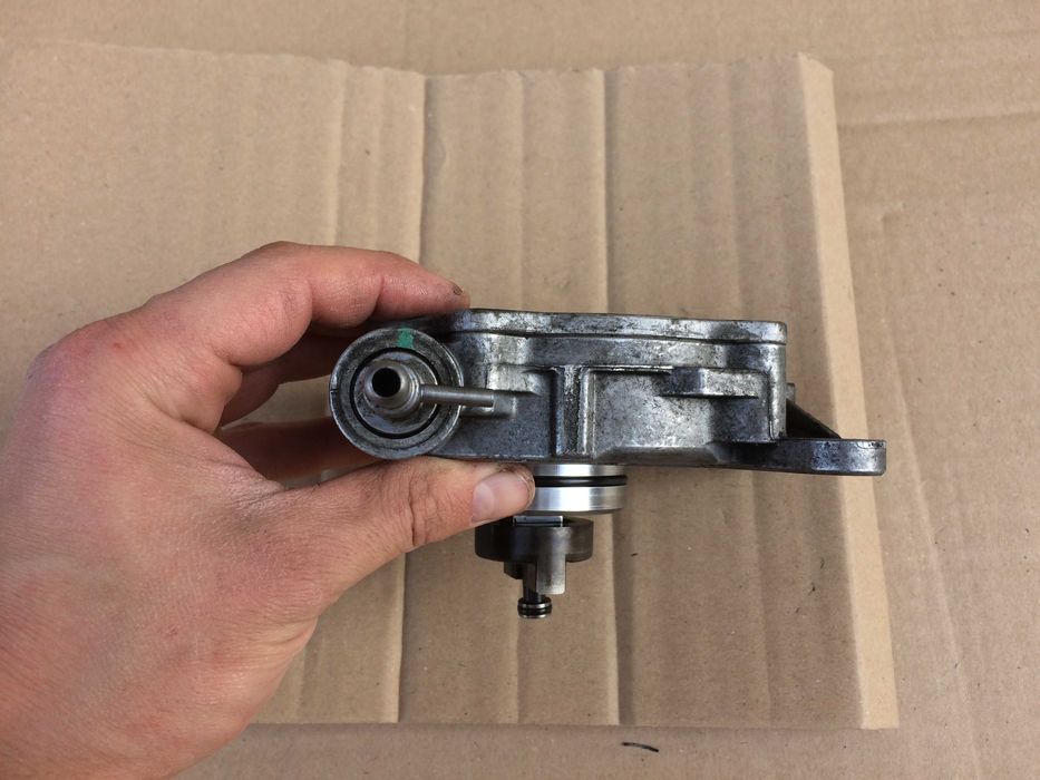 Вакуум помпа за Toyota Avensis,Auris,Corolla Verso,Rav 4 (2.2 D-4D)