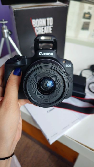 Безогледален фотоапарат Canon EOS R100