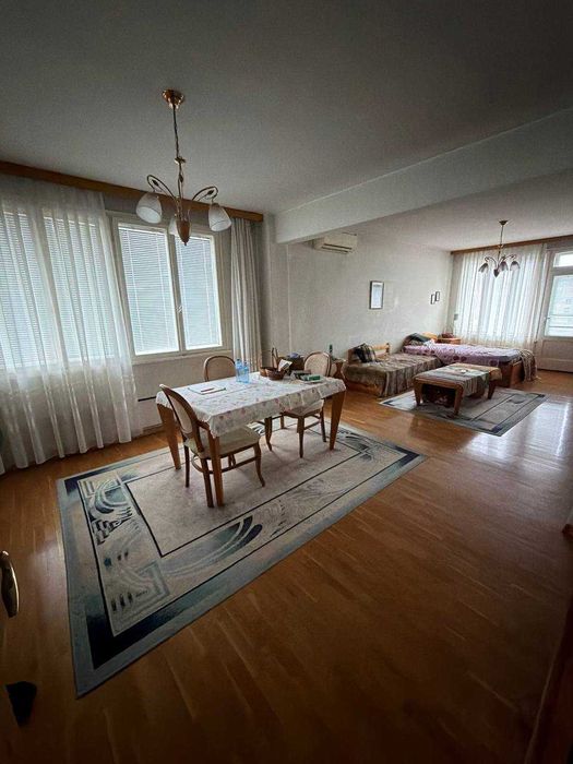 Триетажна къща в Центъра на гр.Свиленград,обл.Хасково