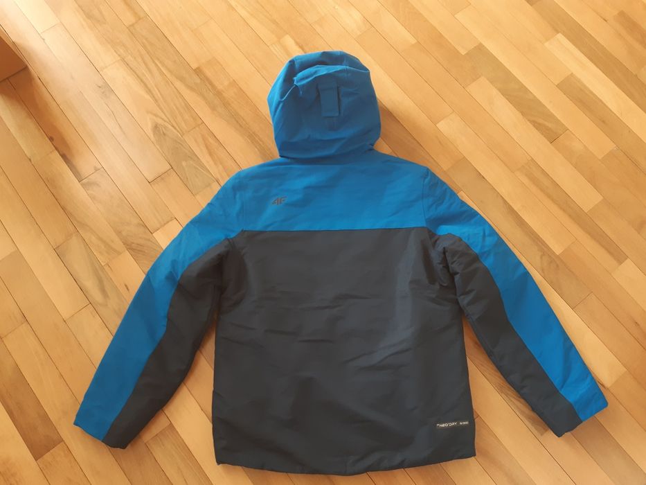 Vând geacă schi/zăpadă pentru copii