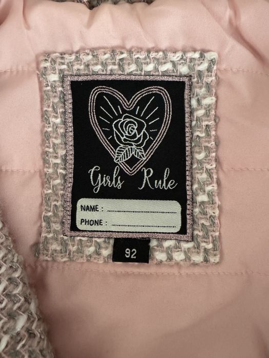 Продам пальто на девочку и жилетку