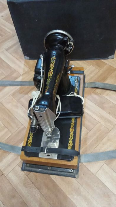 Продам Швейную Машинку