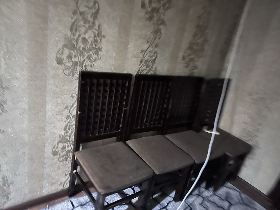 Продам старую мебель на метро Хамза