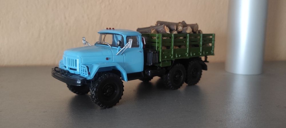 Метални модели различни мащаби