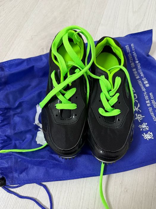 Продам кеды с шипами