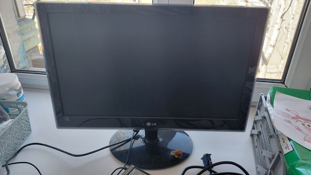 Продам монитор LG e2240st