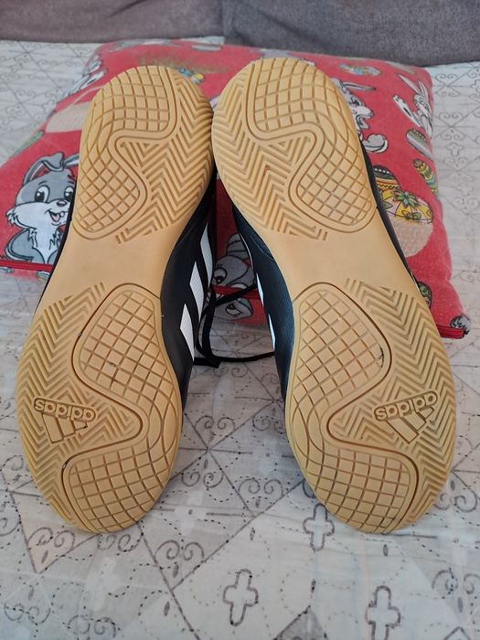 Обувки за зала adidas