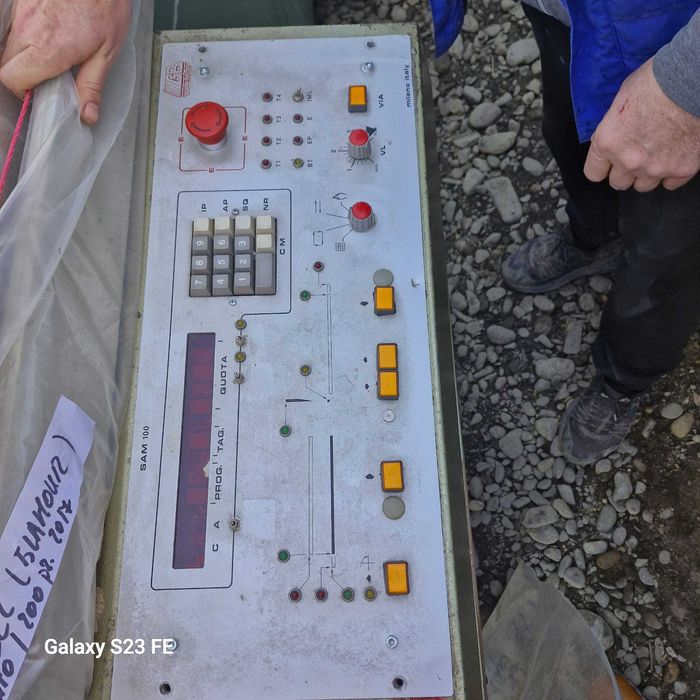 Utilaje industriale atelier confecții mașină injectat plastic ARBURG