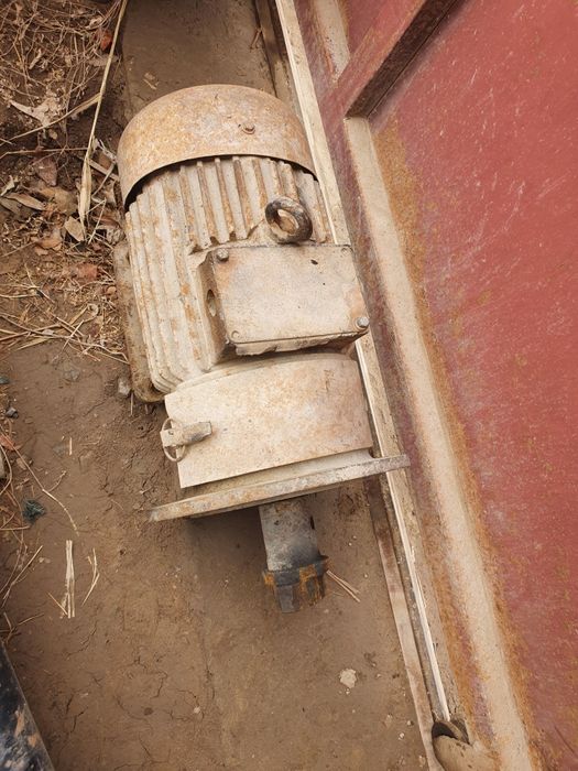 Kran elektromotorlar va dinam sotiladi