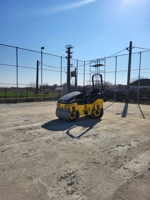 Închiriez cilindru compactor