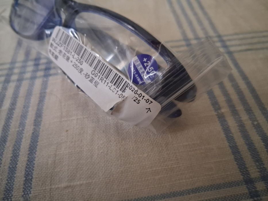 Очки +2,5 диоптрия.Продою.