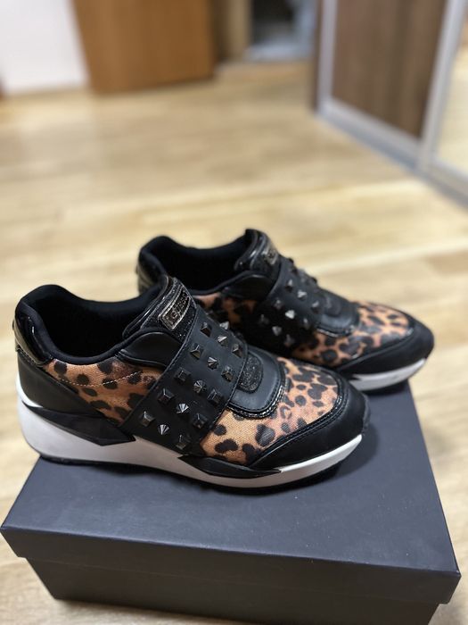 Дамски оригинални сникърси маратонки GUESS