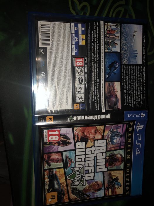 Vand joc ps4 aproape nou