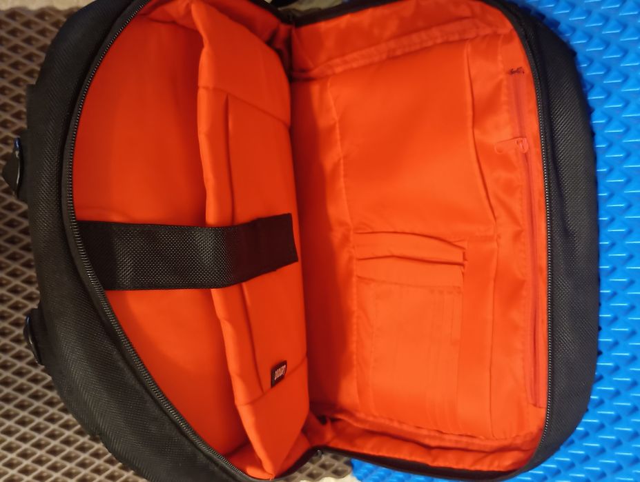 Продам два брендовые рюкзака.