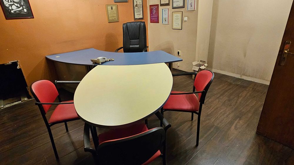 Бюро и заседателна маса