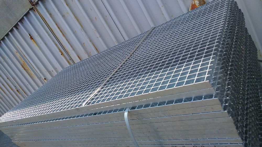 Gratare zincate / rigole / platforme metalice + trepte zincate scari