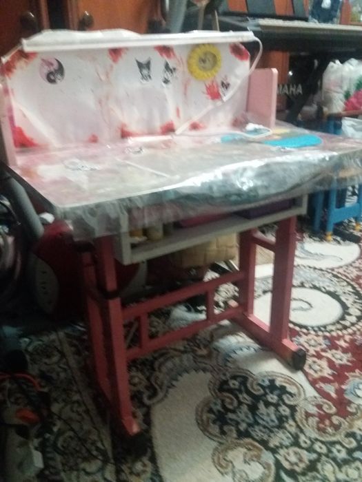 Парта детская розовая со стулом