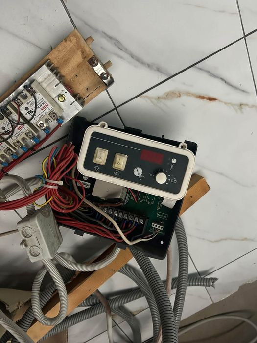 Soba ,ușa, panou electric si de control pt saună 2000 lei