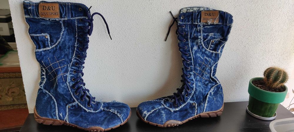 ghete cizme lungi material blugi, NOI, marimea 39 , cu mic defect