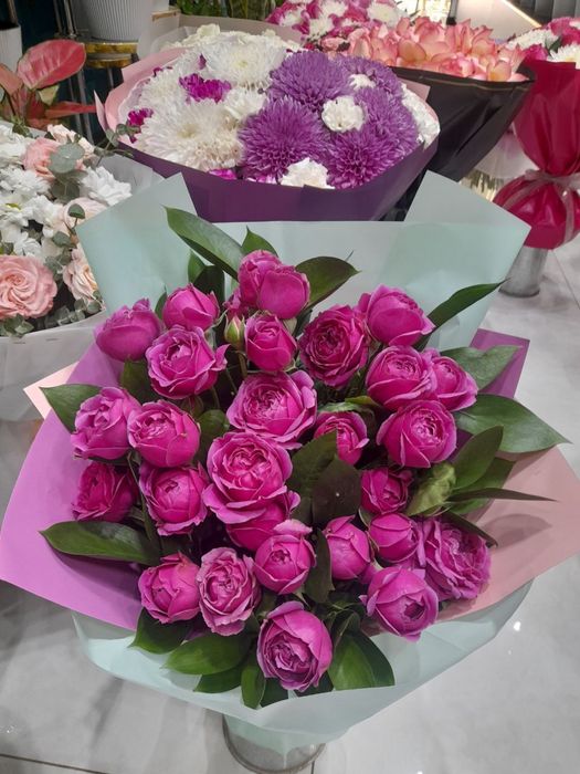 Premium buketlar katarina bables pionavidniy roza