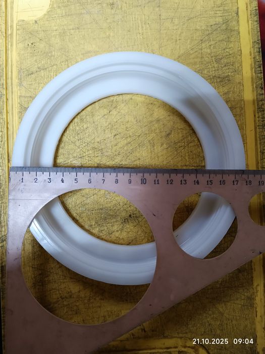 Продам на Тойоту Королла .