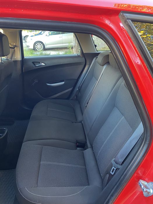 Opel astra j 1.7 eco dizel/ 2011 /pilot automat/dublu climatronic/cauciucuri iarna vara /