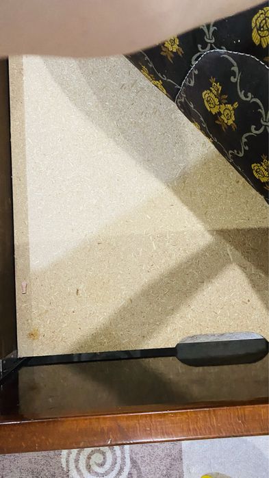 Кровать односпальная.