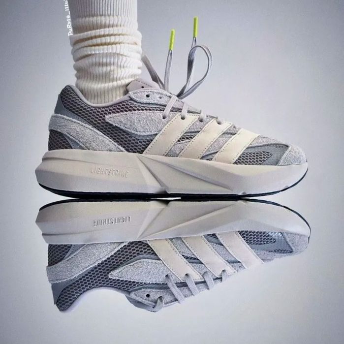 Кроссовки adidas LIGHTBLAZE J серый