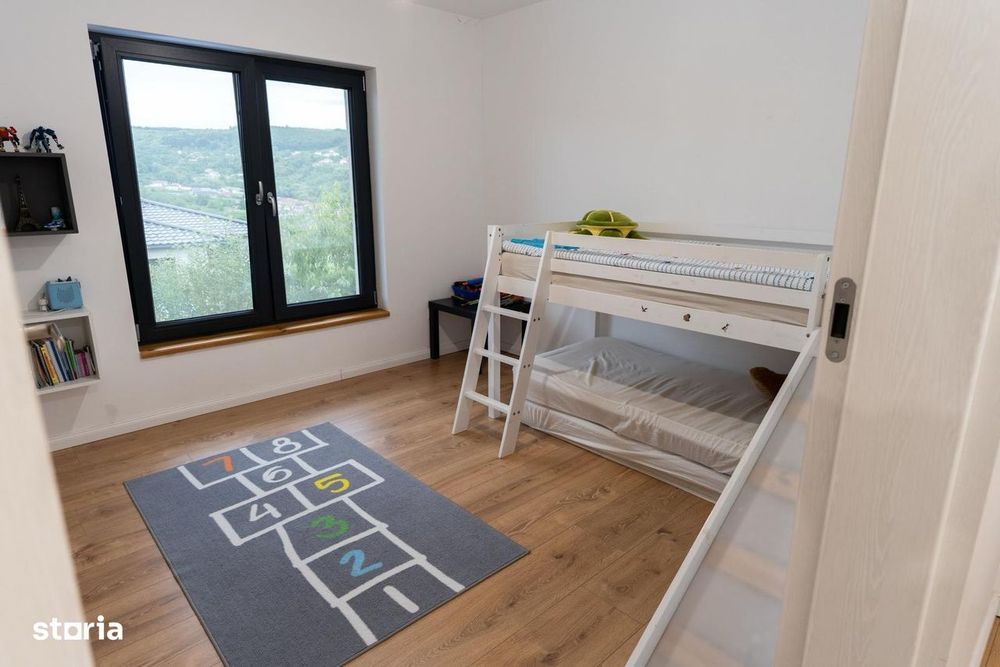 Casă de vânzare (+ teren de sport privat) - Baciu, Popești, Cluj