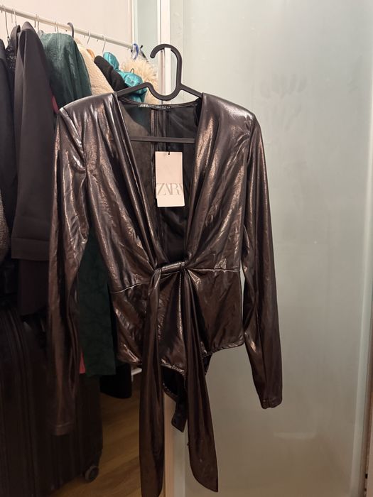 Чисто ново сребърно боди-Zara.
