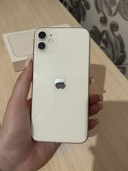 iPhone 11 (64GB)