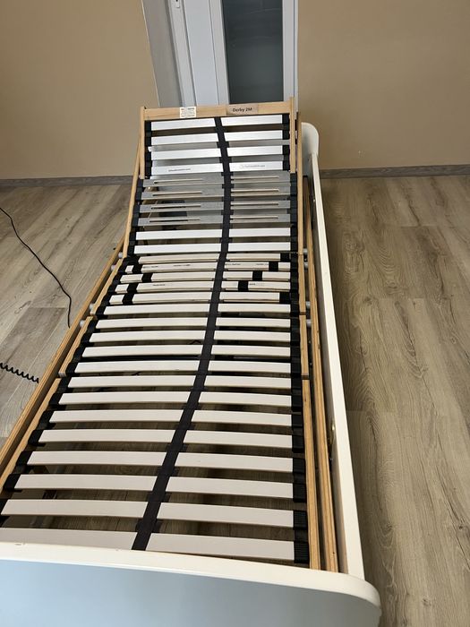 Pat dormitor cu somiera reglabila