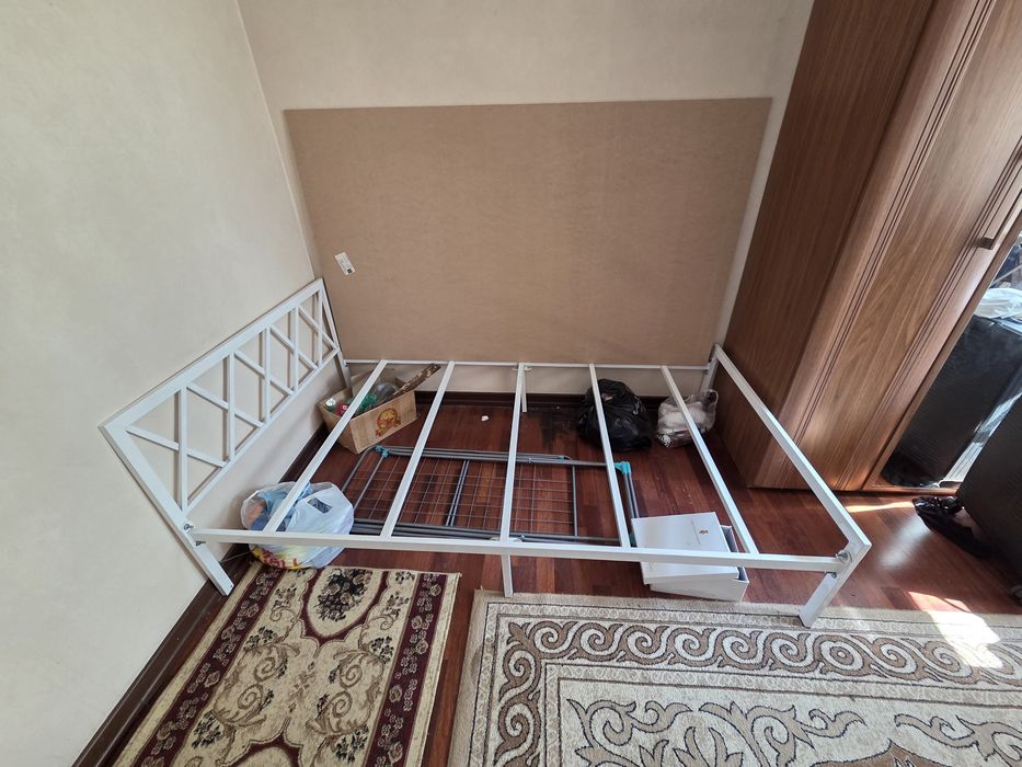 Продам кровать 120 см без матраса