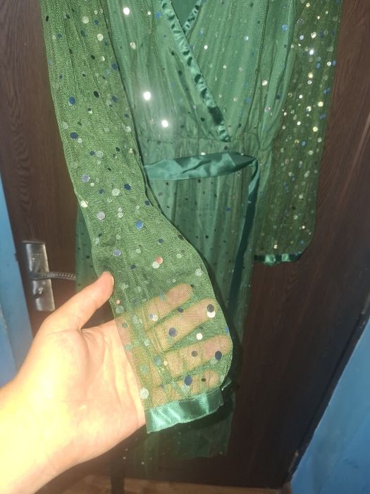 Rochii de ocazie purtate 1 de 2 ori sunt in stare foarte bună