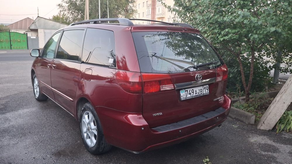 Tohota sienna 2005