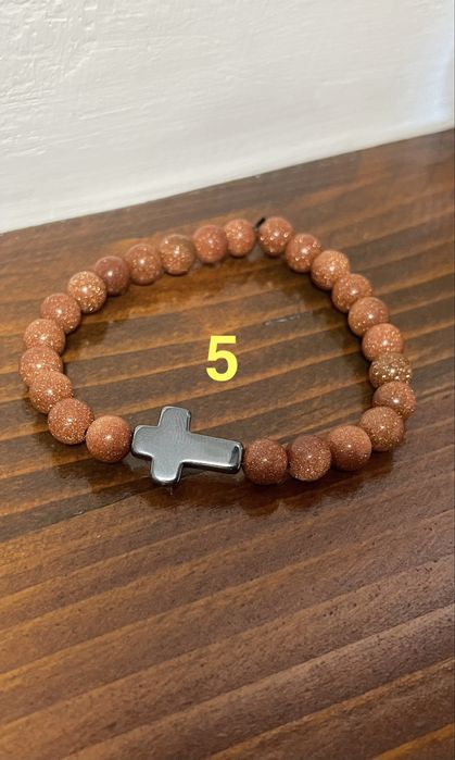 Гривни от естествени камъни