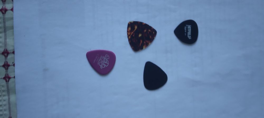 Електрическа китара Ibanez  Gio в комплект с кубе Behringer и ефект