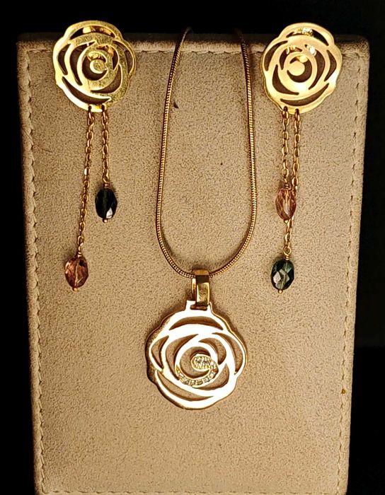 Продавам златен комплект/сет TOUS с диаманти