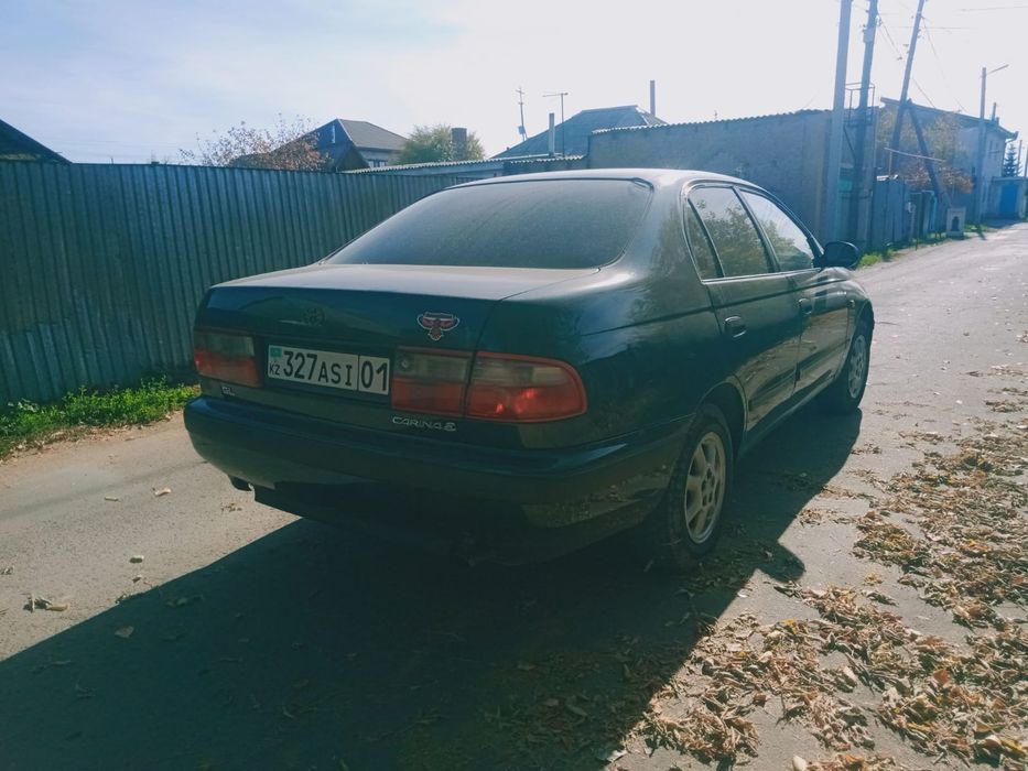 Продам машину Тойота Карина