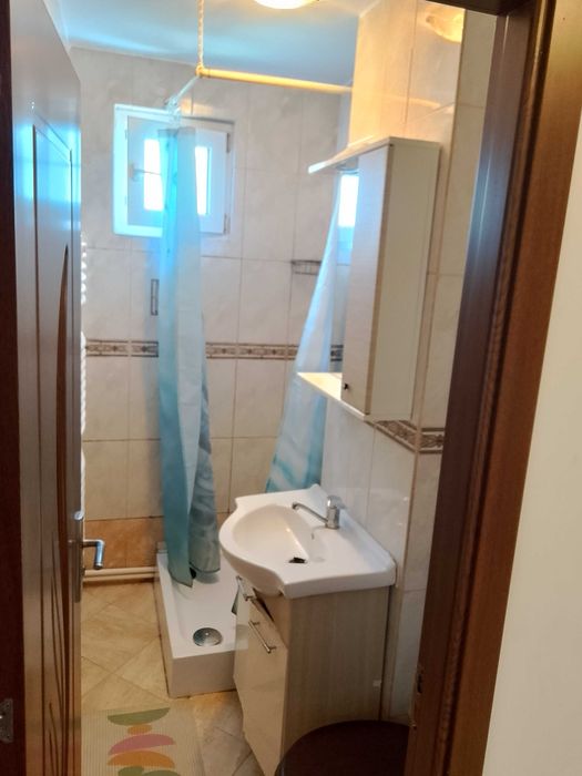 Închiriez apartament