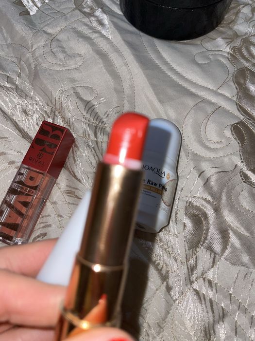 Дезодорант, 2 помады за 1000т.