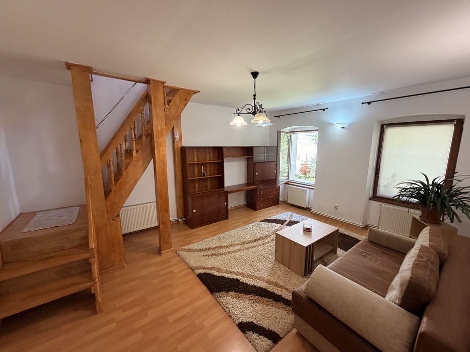 Inchiriez apartament in centru