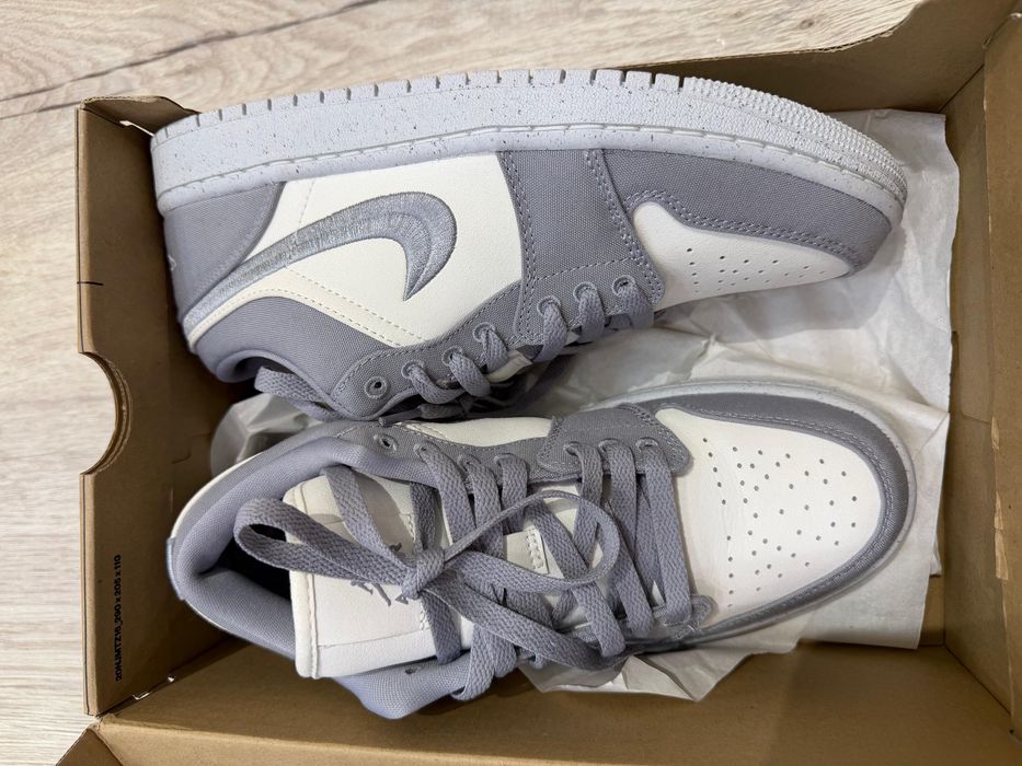 Продам оригинальные кроссовки Nike