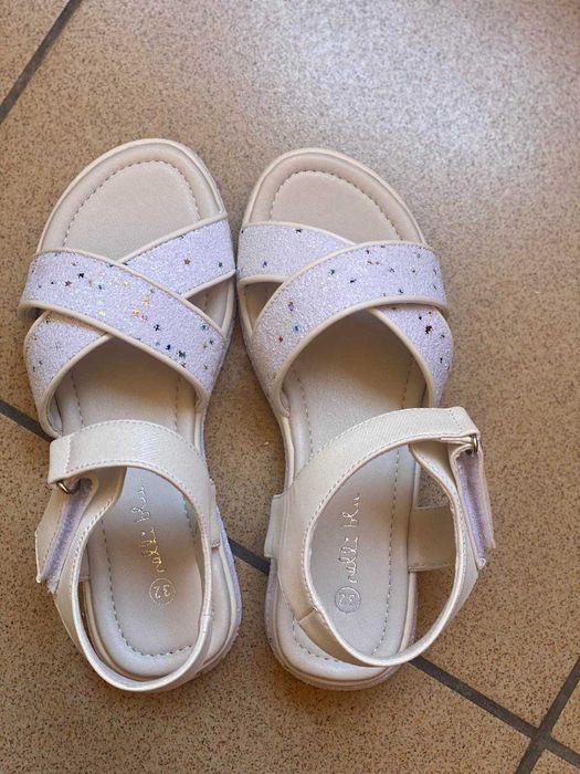 Нови сандали за момиче 32 номер